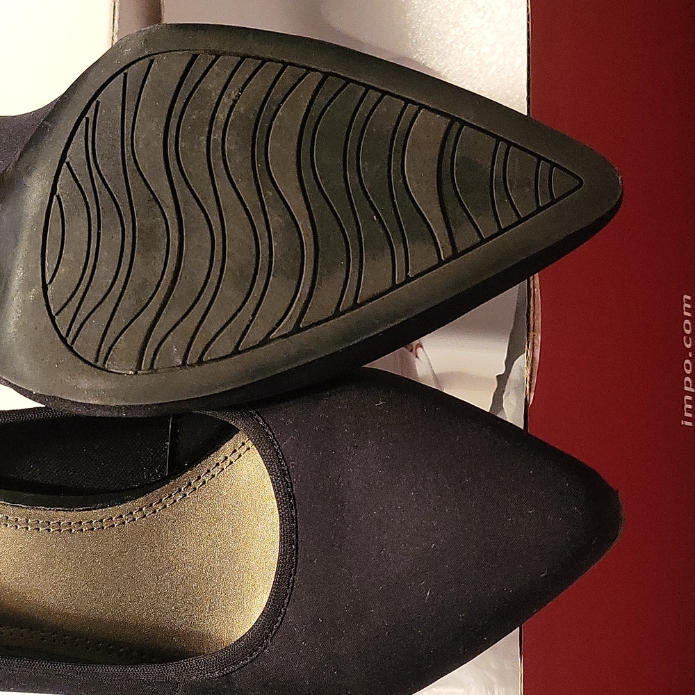 Women black pumps
